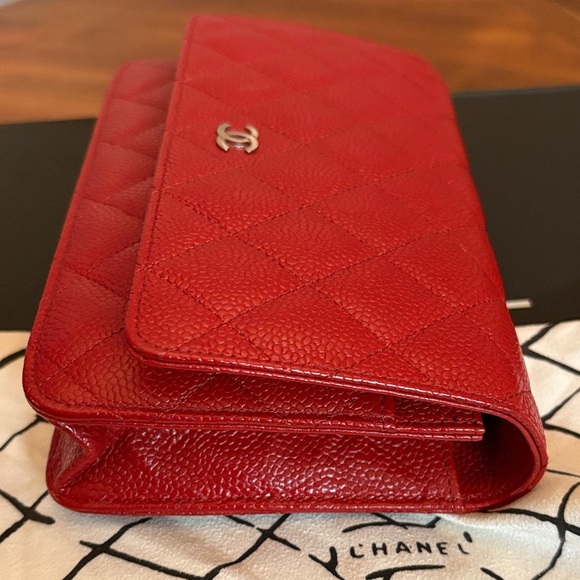 CHANEL Red Quilted Clutch - Picture 3 of 8